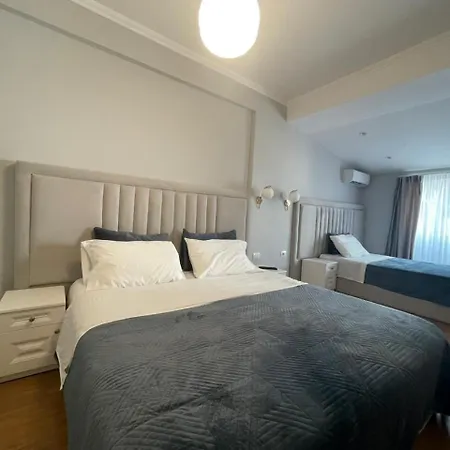 2 Tirana-by Terrace דירה *